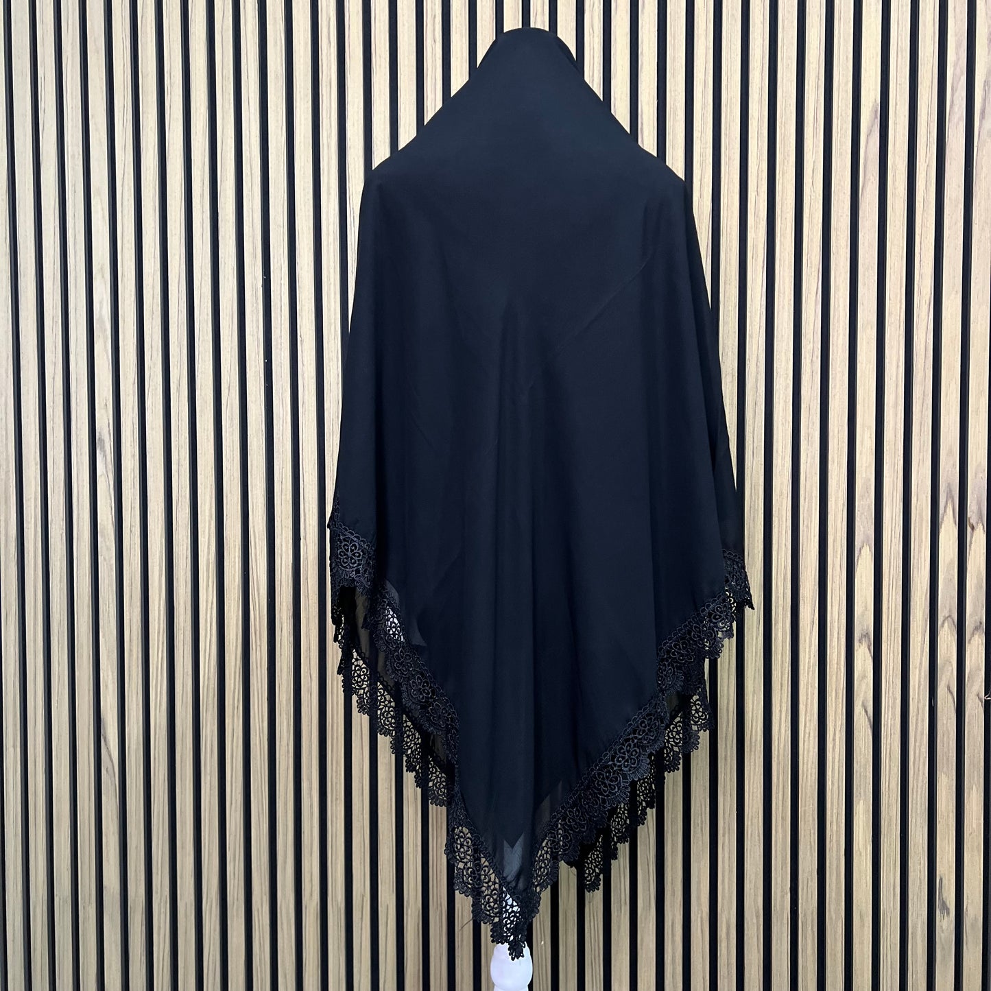 Black khaleeji with lace trim