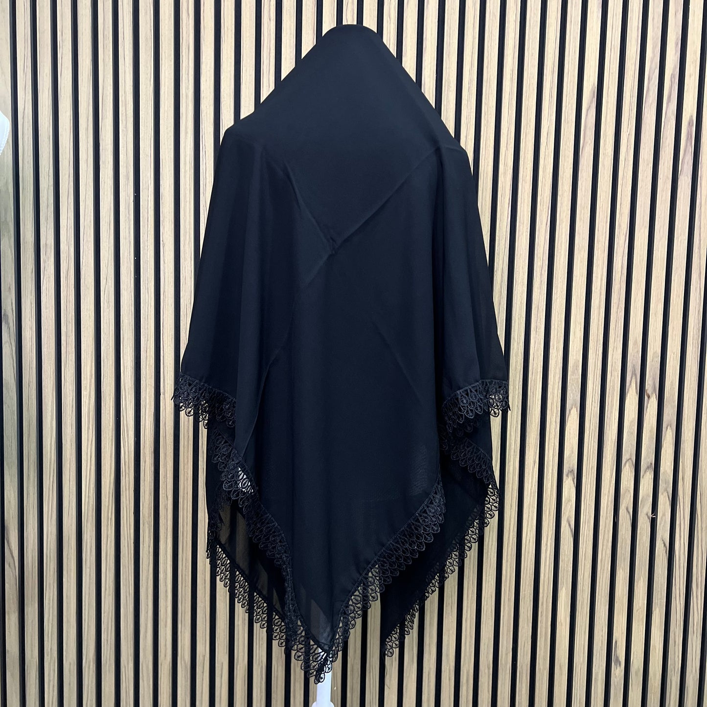 Black Khaleeji with lace trim