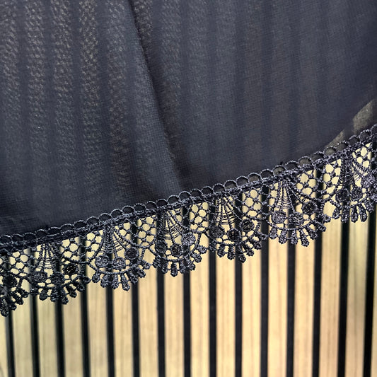 Black Khaleeji with lace trim