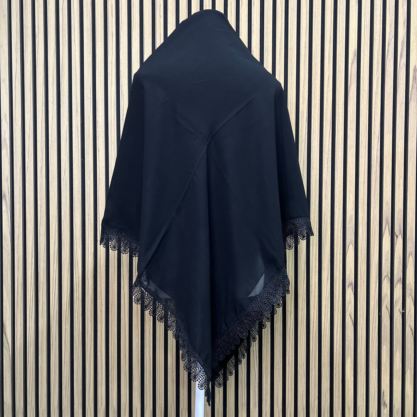 Black khaleeji with lace trim