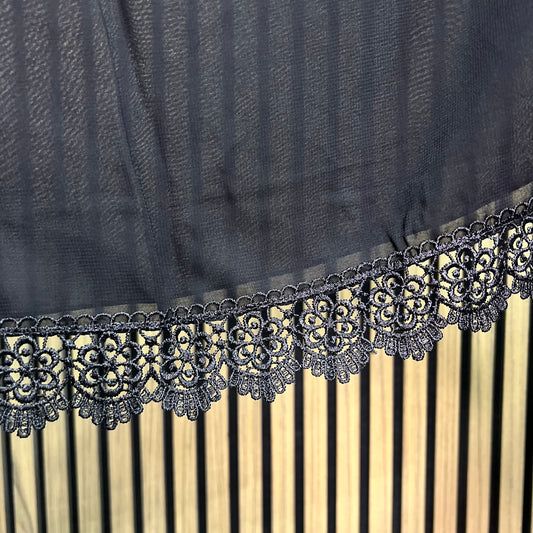 Black khaleeji with lace trim