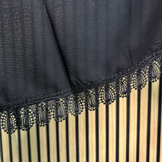 Black khaleeji with lace trim