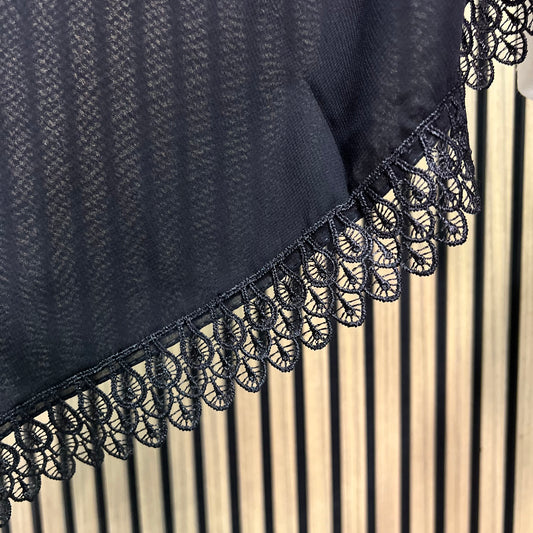 Black Khaleeji with lace trim